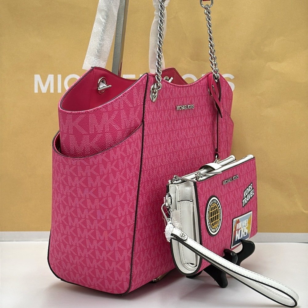 Michael Kors Lg Signtr Logo Chain Shoulder Tote Bag & Large Wristlet
Dragonfrui - Picture 5 of 16